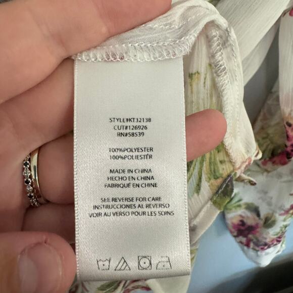 Kut from the Kloth Semi Sheer Floral Button Down Shirt Size Small Roll Tab - Picture 6 of 7